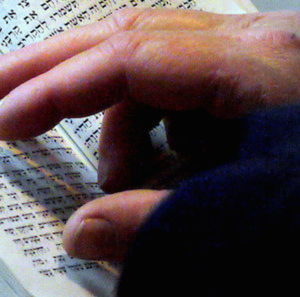 Saying Birchas Hamazon from a Siddur